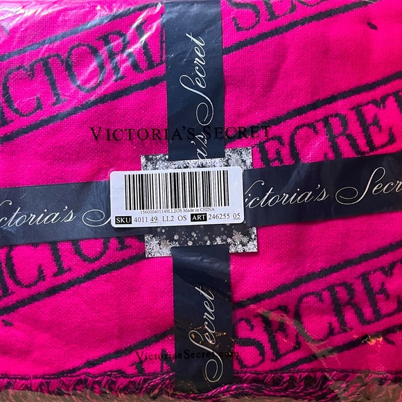 NWT Victoria’s Secret Woven Lightweight Logo Scarf With Fringe Fuchsia and Black - Picture 5 of 8